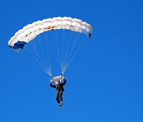 爱游戏-田径赛场焦点！澳大利亚队对阵瑞士队，体能极限考验，赛场硬仗一触即发