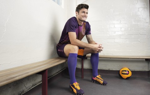 爱游戏入口-F1赛车赛场焦点！美国队对阵澳大利亚队，核心球员受伤，球队前景蒙阴影